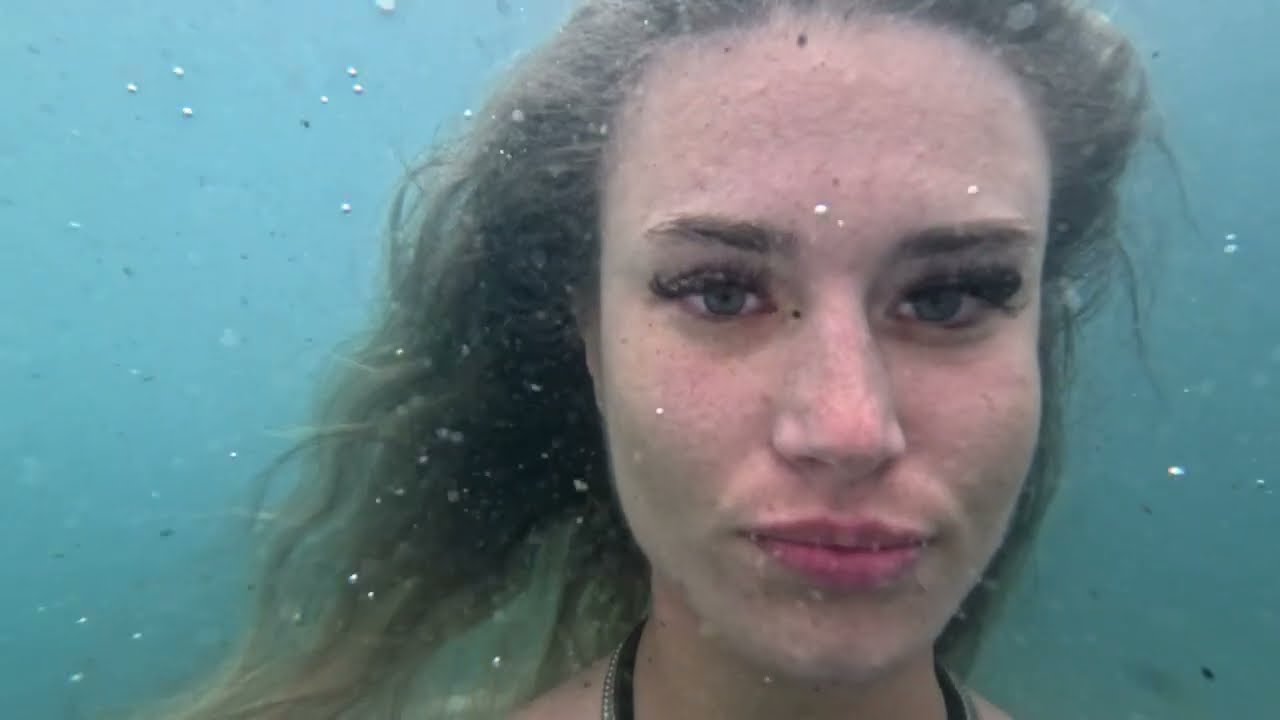 Super Girl Underwater