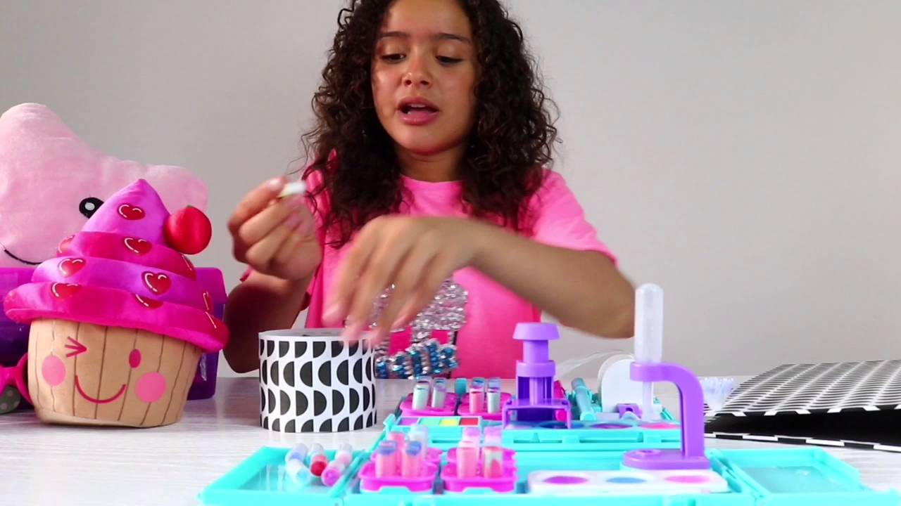 Pom Pom WOW! Unboxing with Ambi C