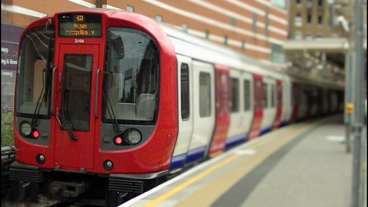 Jubilee and Met lines at Finchley Road