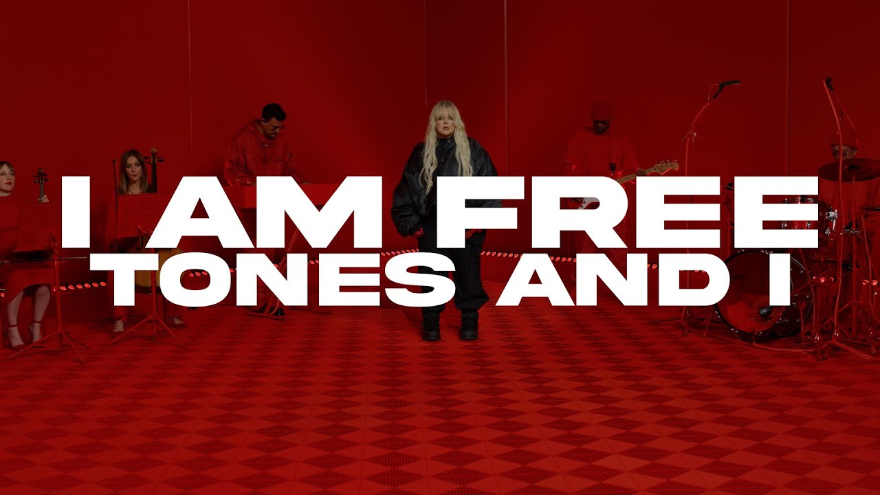 TONES AND I - I AM FREE  (LIVE PERFORMANCE VIDEO)