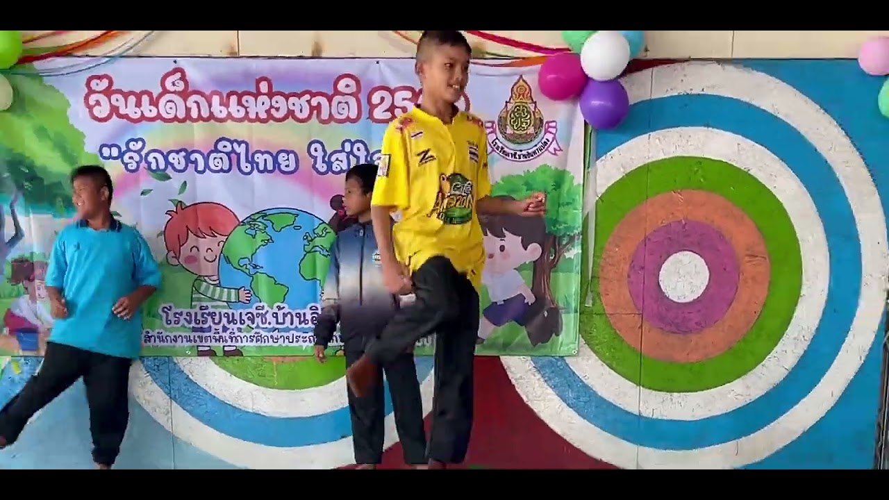 การเเสดง วันเด็ก ชั้น ป.6 