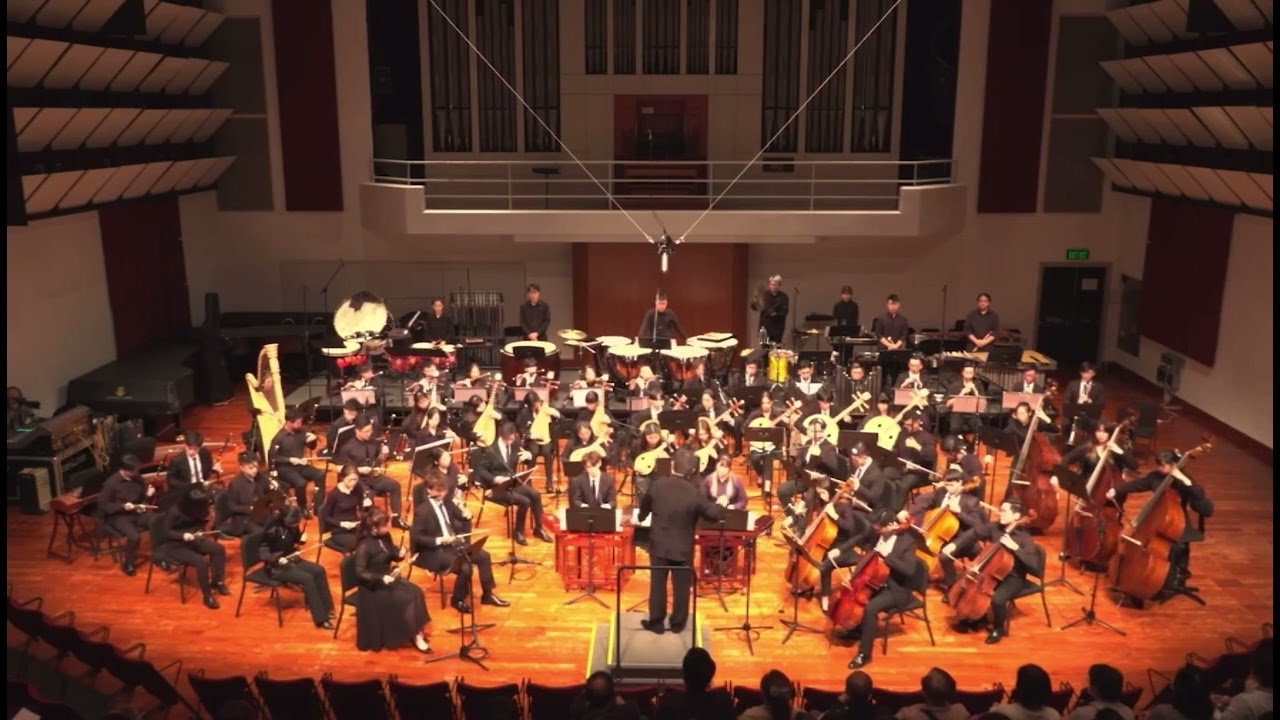 龍年到來，中樂系為大家獻上《慶典序曲》，祝大家龍年吉祥，事事安康！｜《慶典序曲》趙季平 ｜ 客席指揮 李飚 ｜ 演出 香港演藝中樂團