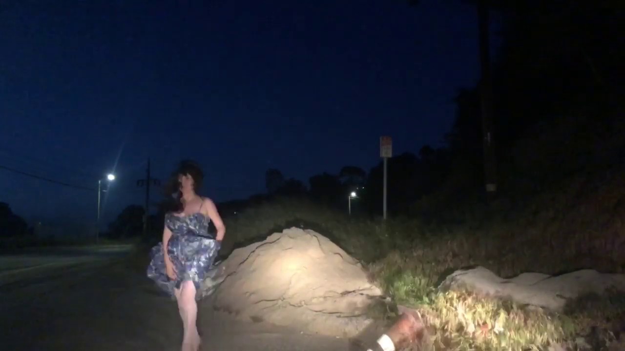 In HD super windy night with silk blue rose dress !