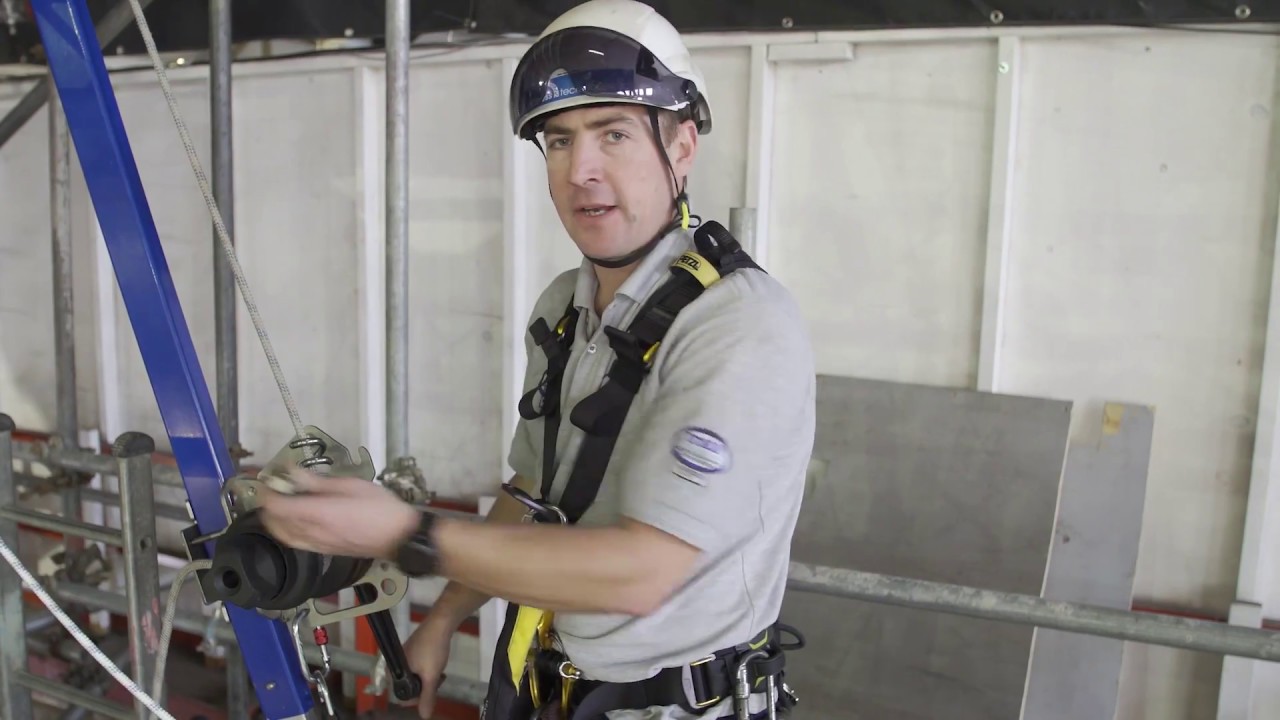 Такелаж и спасательные работы в замкнутом пространстве, ID EVAC и лебедка Harken LOCK HEAD.