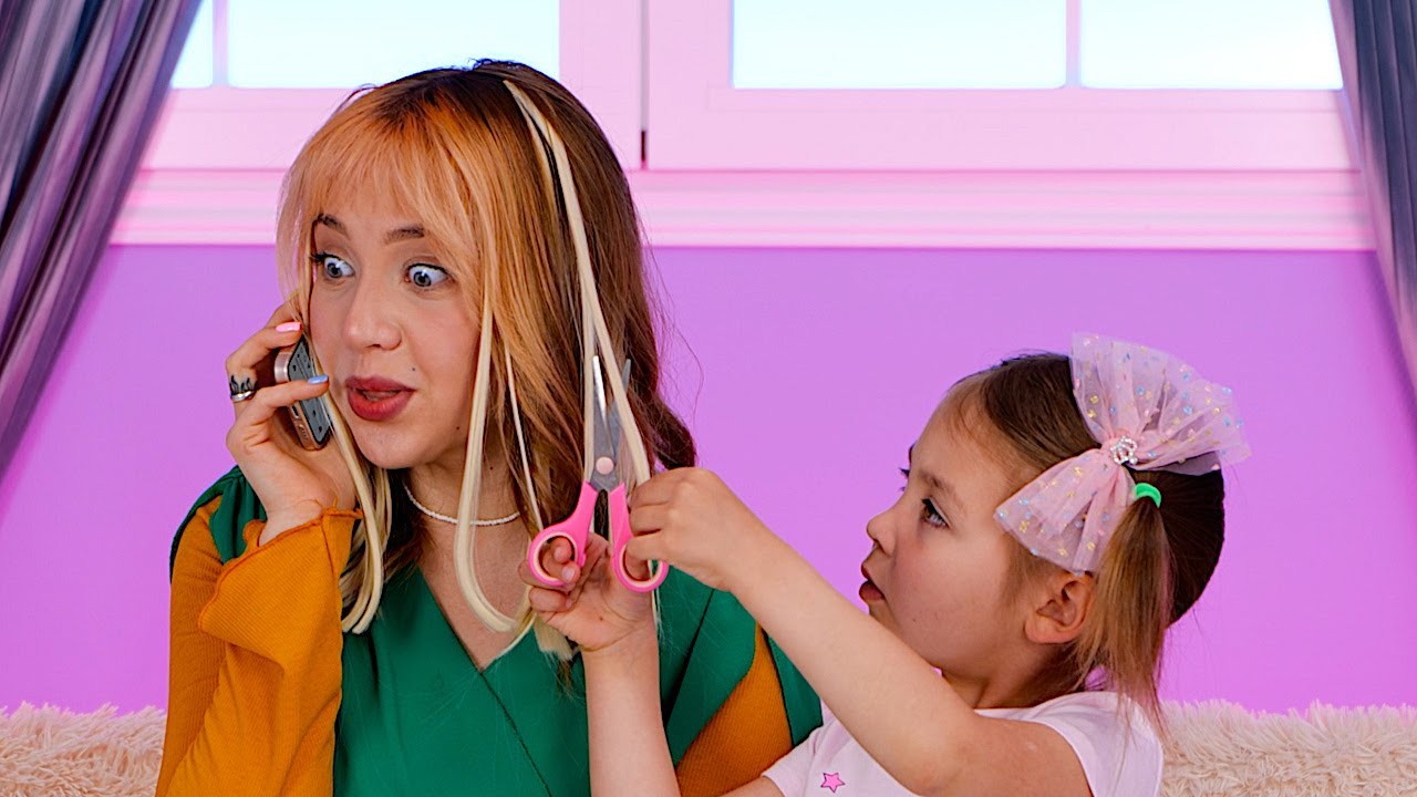 ВАУ 😱💡 Она сделала забавную картонную куклу с разноцветными волосами ✂😍👱&zwj;♀️ #СделайСам #поделки #...