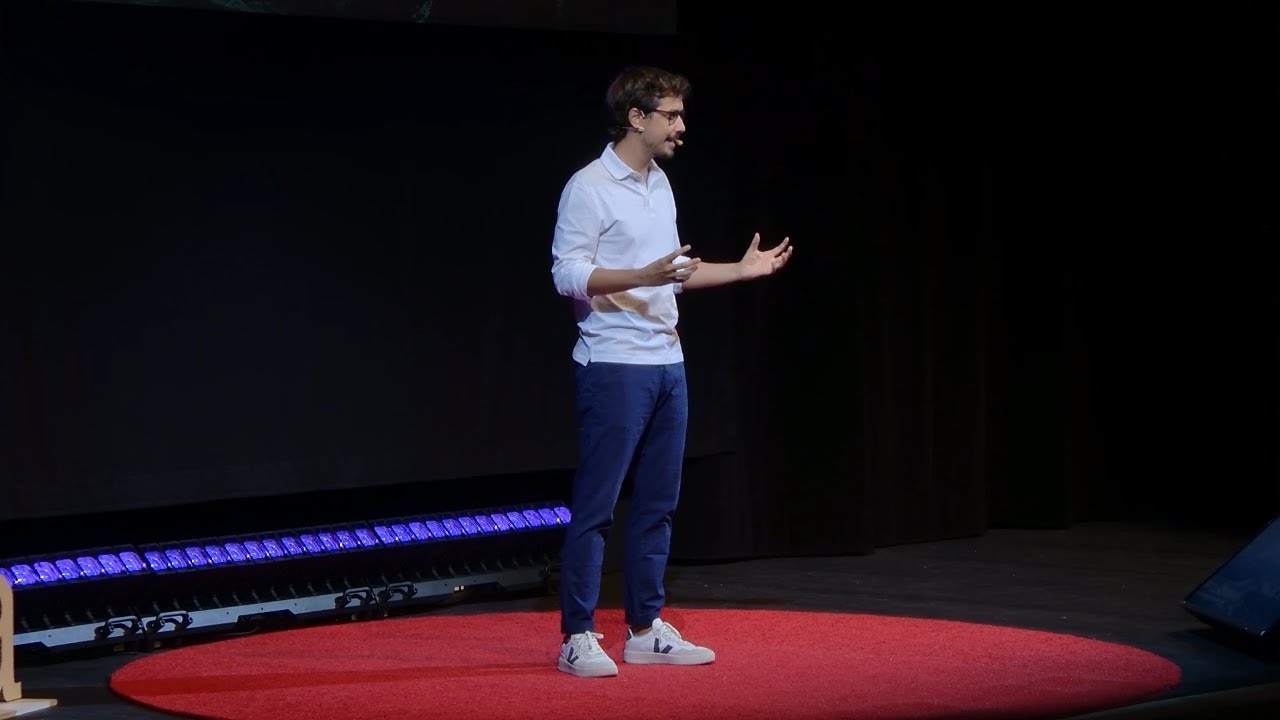 Dal telecomando allo scroll: chi guida oggi l&rsquo;informazione? | Riccardo Bassetto | TEDxCortina