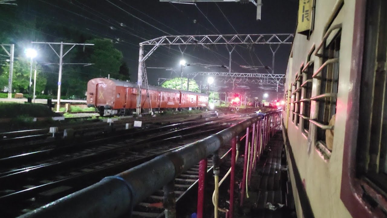 Pune jn chain pulling || wag7 triple honking || 17317 hubbli-dadar exp #chainpull #wag7 #train 