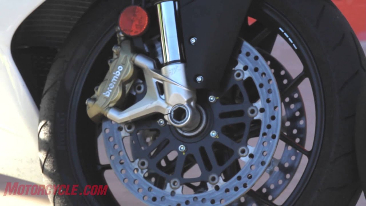 MV Agusta F3 675 2013 года и Triumph Daytona 675R 2012 года