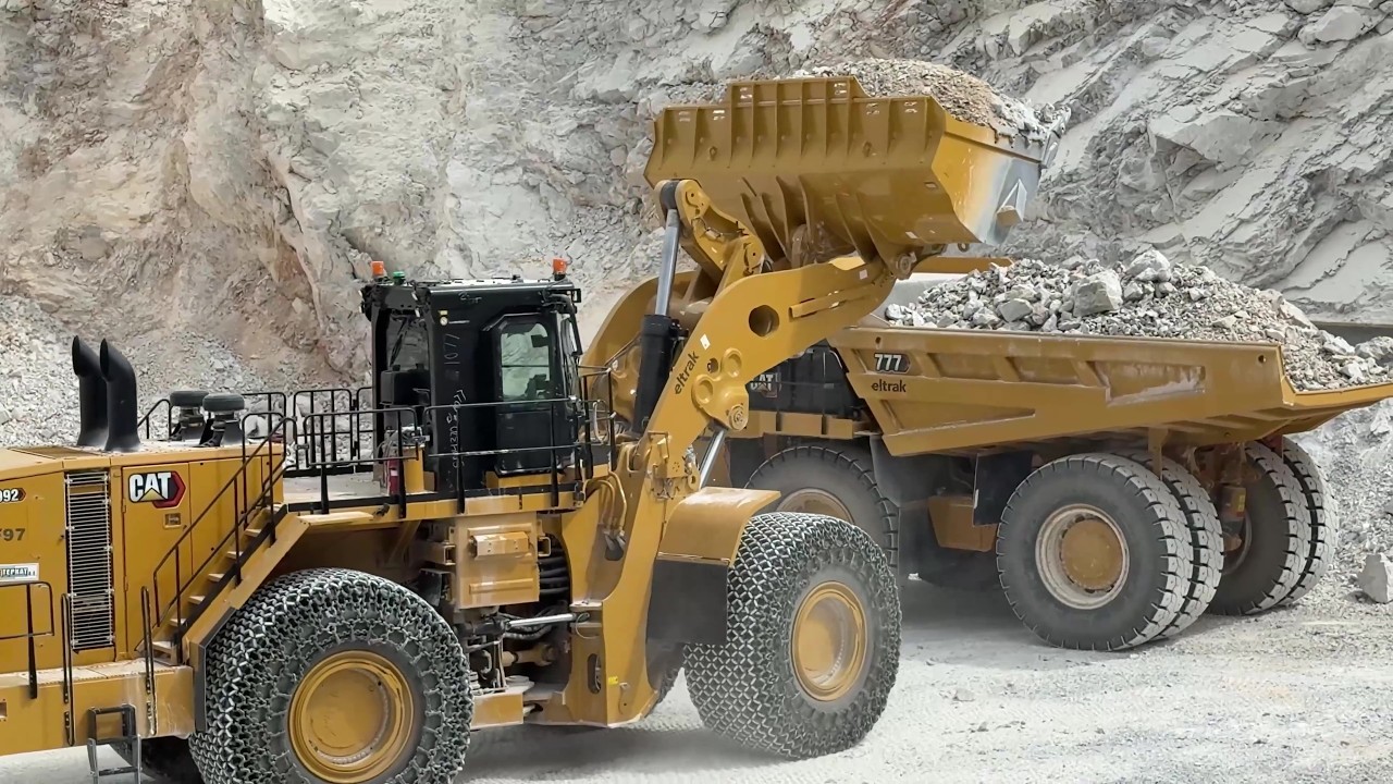 4K Mega Machines in Action: Excavators, Dozers, Transports & Giants At Work - Mega Machines Movie