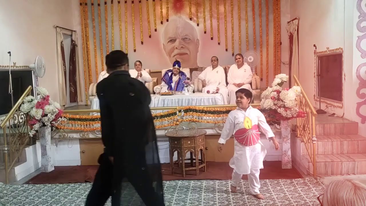 निर्बल से लड़ाई बलवान की ....