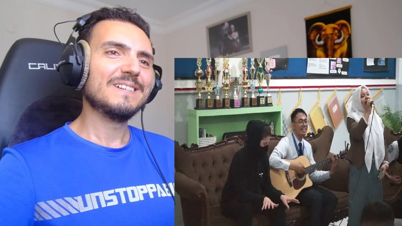 Alan Walker - In your Eyes with Sir Tri Adinata,Kesya & AL-AZHAR Students Reaction