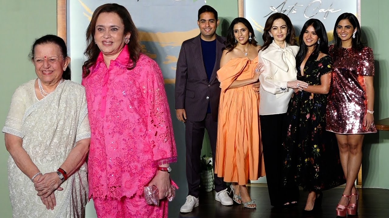 Ambani Family Arrive At NMACC Arts Cafe | Nita Ambani,Isha,Akash,Radhika Merchant,Shloka