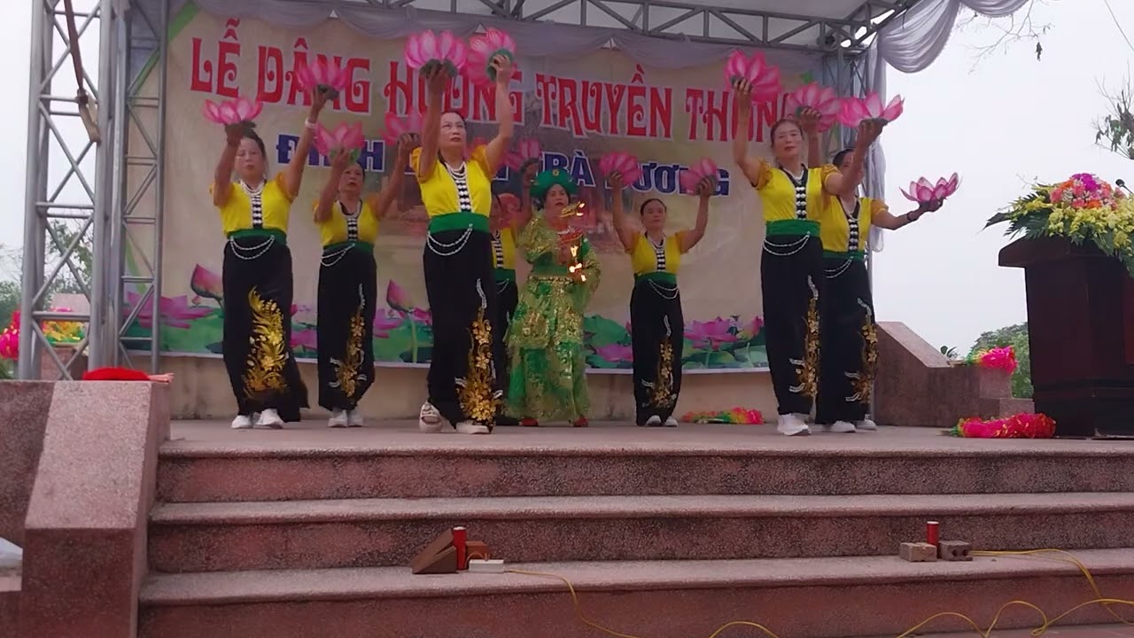 Câu lạc bộ Phật giáo thôn TRÀ DƯƠNG múa mừng hội làng