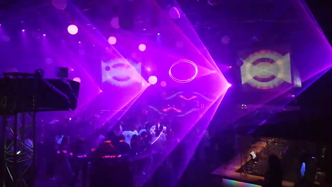 Hyperdome - Die Nacht ist zu schade, um irgendwo einzupennen....
