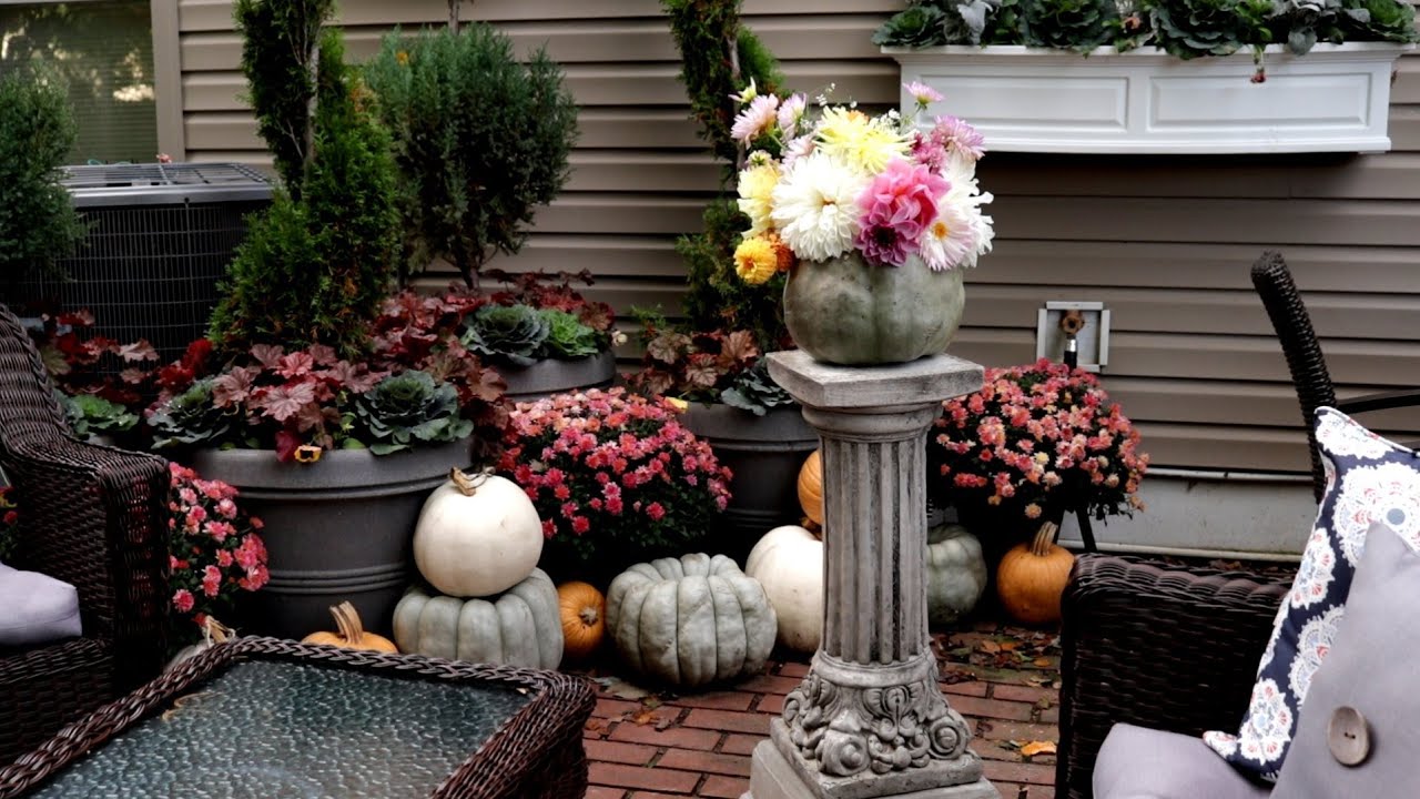 FALL FLOWER ARRANGEMENT / DAHLIAS / PUMPKIN FLORAL ARRANGEMENT // GARDEN QUEEN
