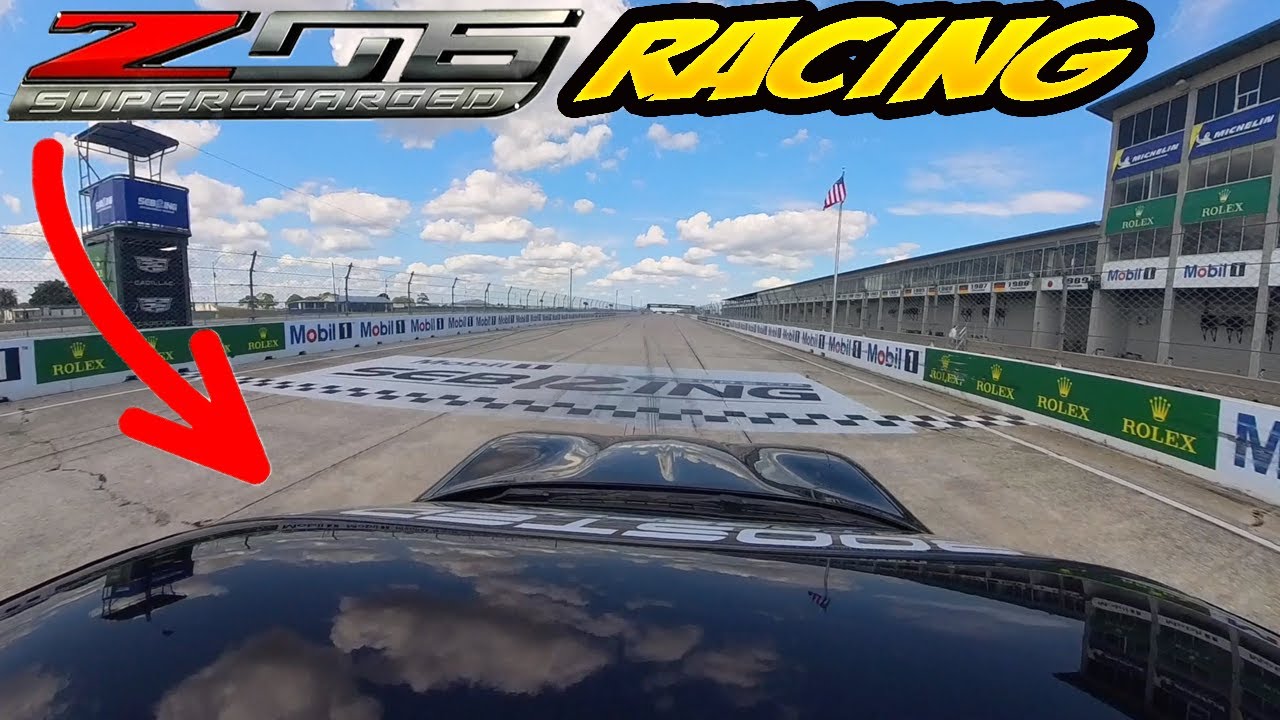 Гоночный суперчарджер C5 Corvette Z06 на гоночной трассе Sebring Raceway