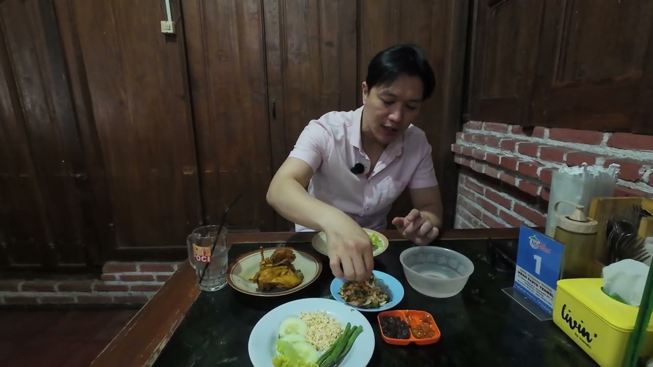 Kuliner Legendaris! Ayam Kampung Goreng Mbah Karto Tembel yang Melegenda di Sukoharjo