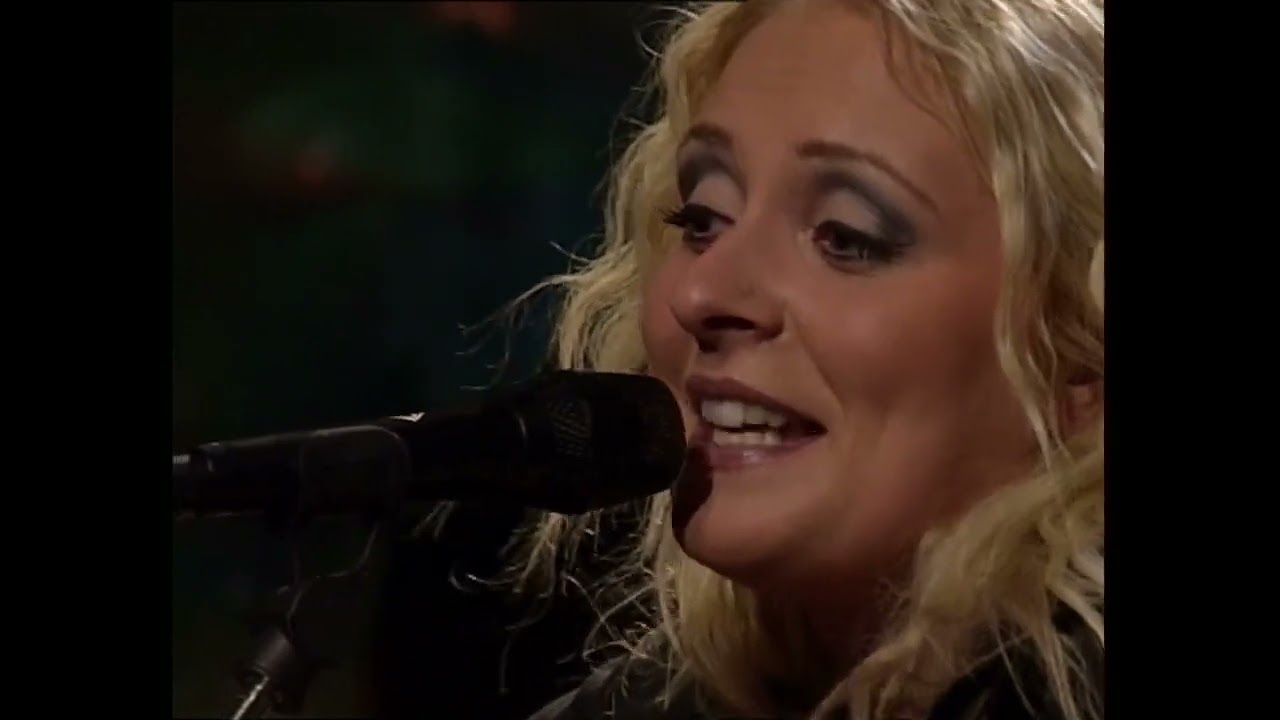 Eivør Pálsdóttir - Only friend of mine (live at Söngvaskáld TV show, Iceland, 2007)