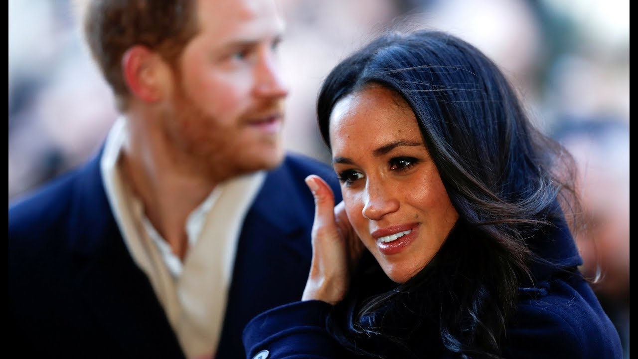 Prince Harry and Meghan Markle dazzle crowds on first official walkabout