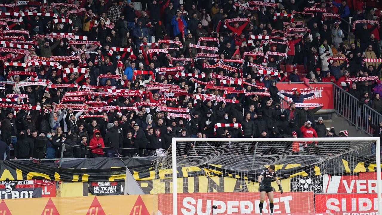 ATMOSFERA SUPERBA LA UTA - DINAMO! IMAGINI DIN TRIBUNELE ARENEI “FRANCISC NEUMAN”