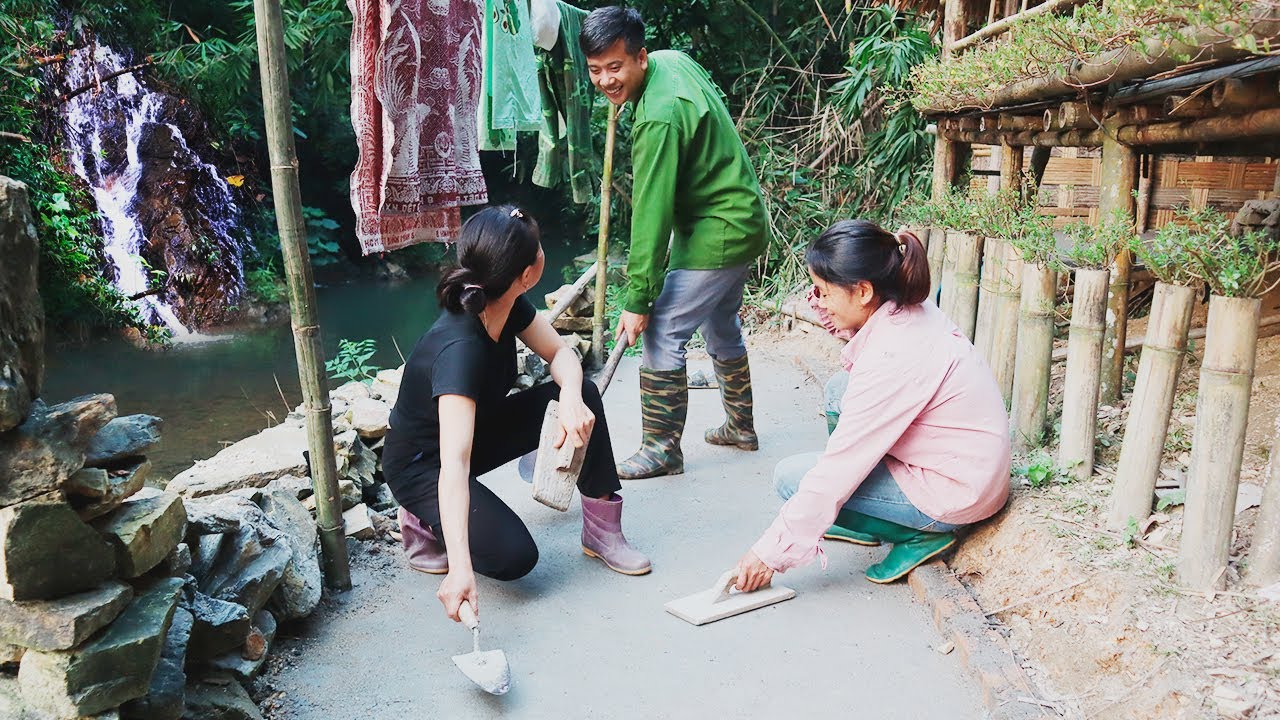 Pour Cement Foundation for Small Kitchen on The Family Farm, Set Trap to Find Food For Peaceful Life