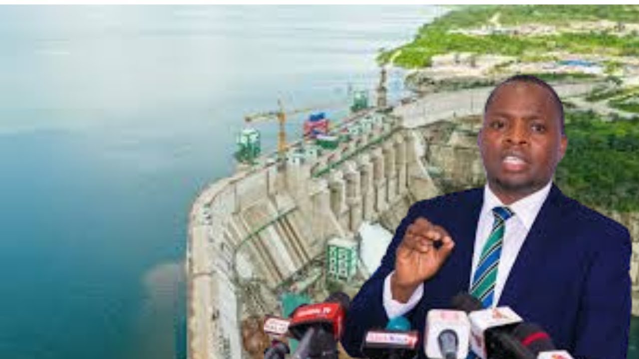 🅻🅸🆅🅴 : MSEMAJI MKUU WA SERIKALIANAZUNGUMZA NA WAANDISHI WA HABARI KATIKATI YA BWAWA