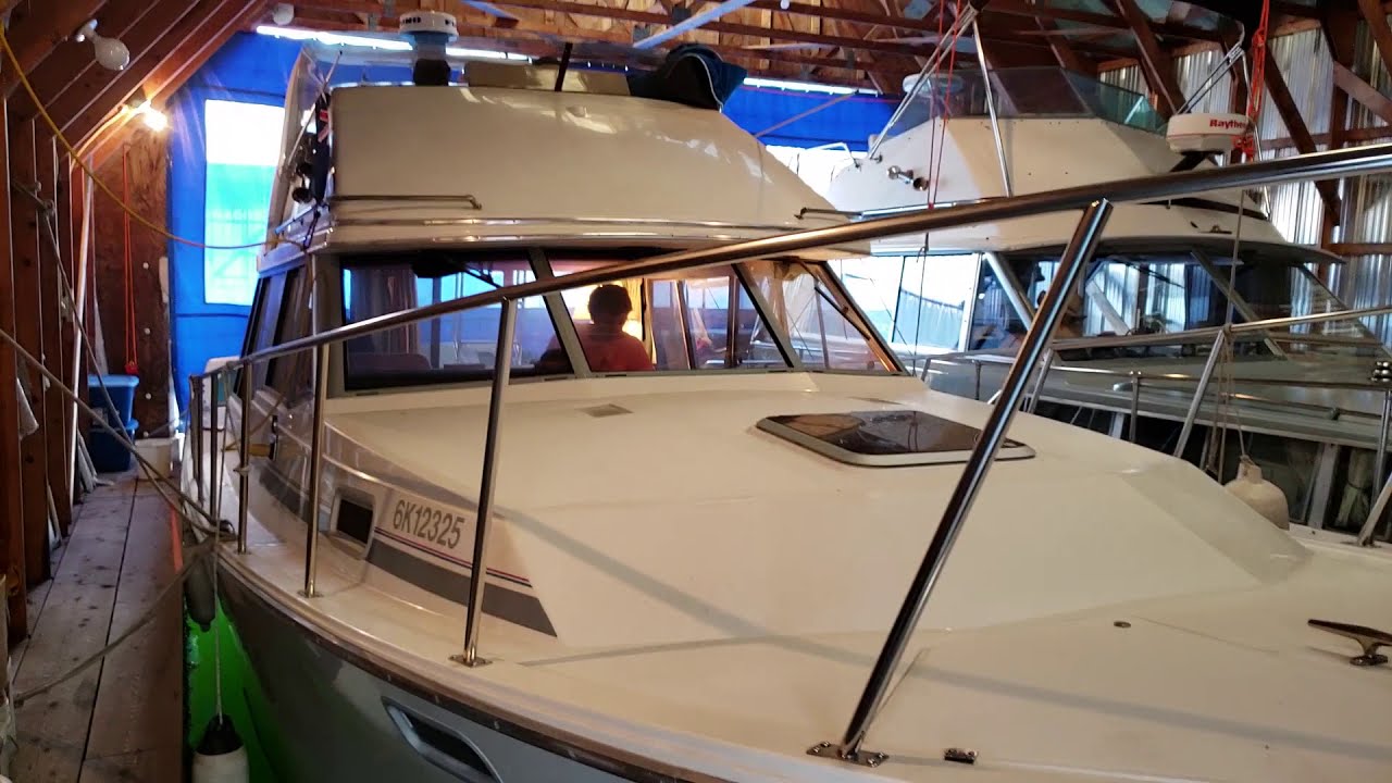 1989 Bayliner 3288 at Capital City Yacht Club 9 Aug 2018 Viewing