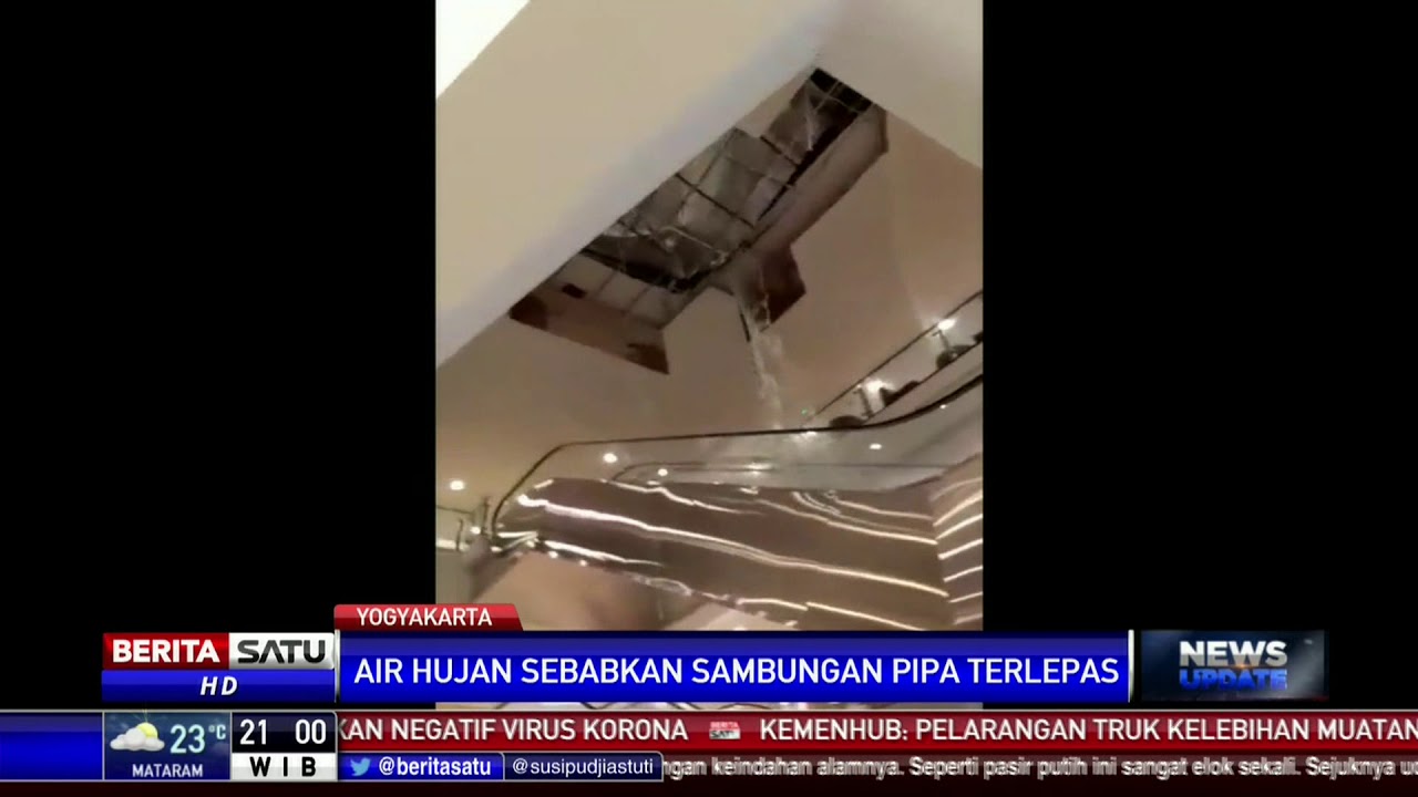 Detik-detik Atap Malioboro Mall Ambrol