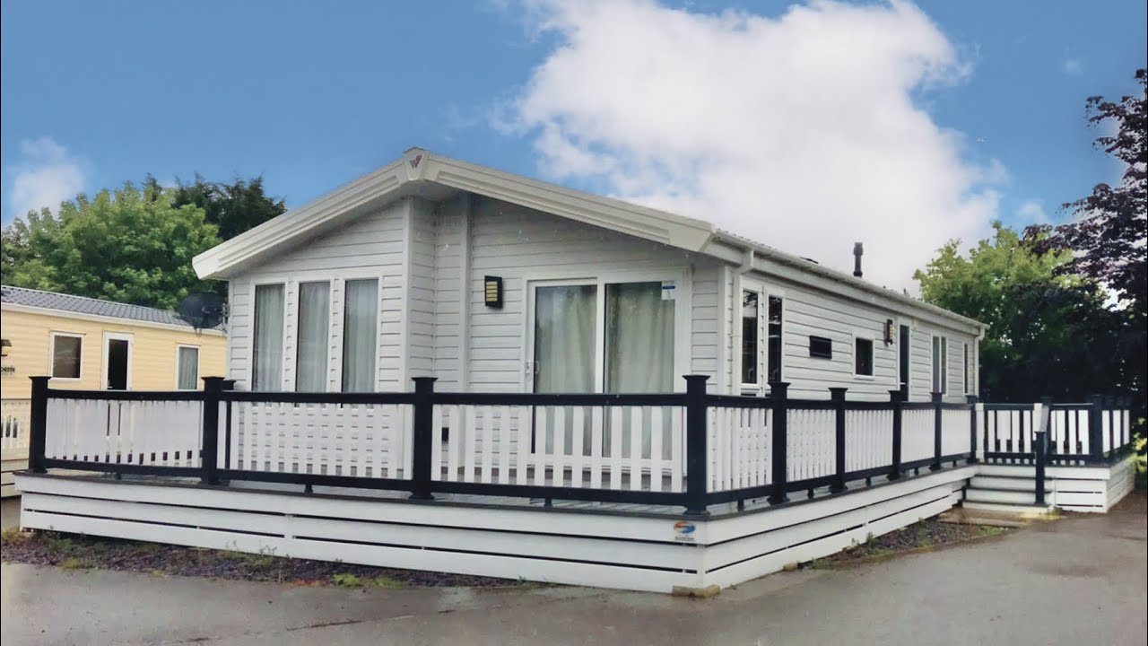 Willerby Pinehurst 2 Bedroom Sited With Decking On A 12 Month Park With Fishing Near Skegness