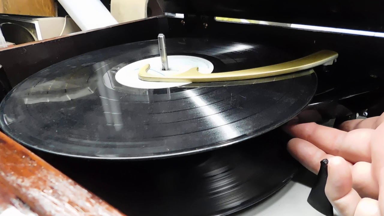 Magnavox Micromatic record changer demo and explanation