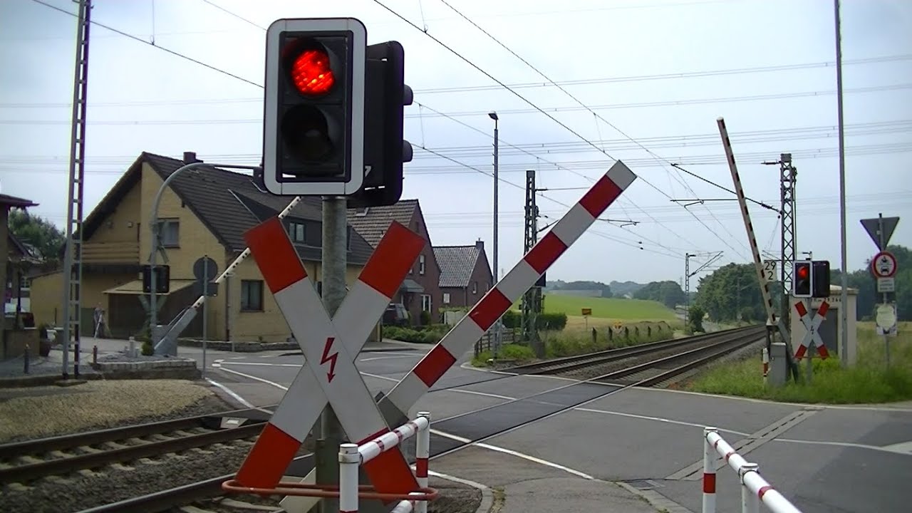 Spoorwegovergang Geilenkirchen (D) // Railroad crossing // Bahnübergang