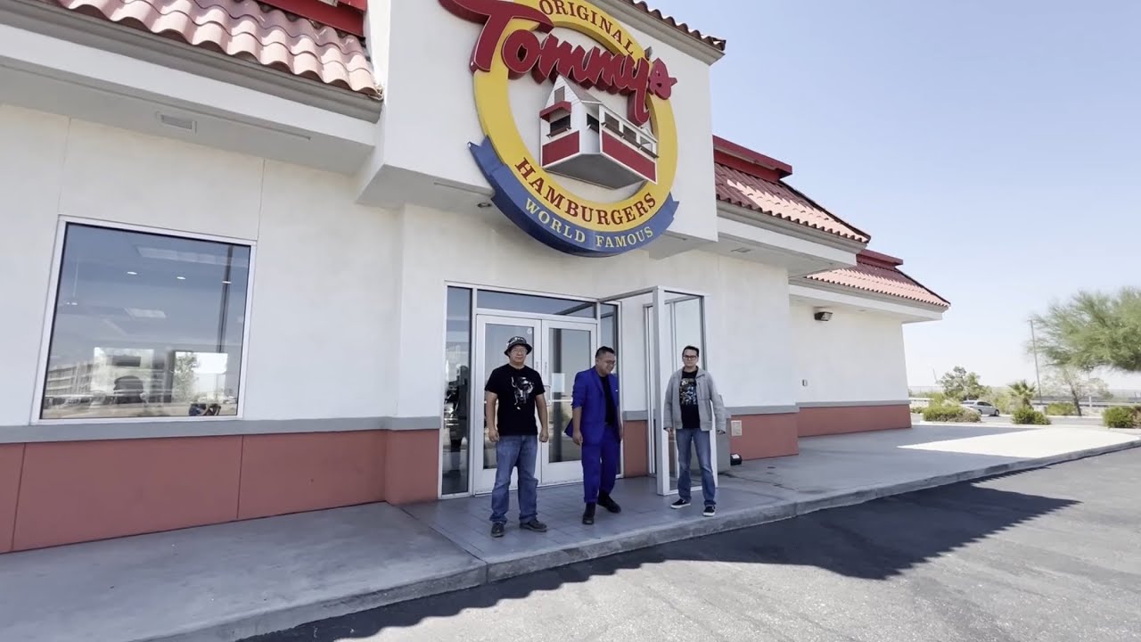 THE BEST CHILI CHEESEBURGER EVER???!!! | Original Tommy's Review