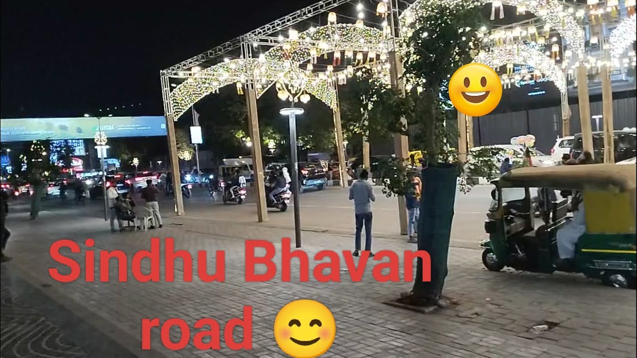 Sindhu Bhavan road in ahmedabad.............. 📍 Gujarat