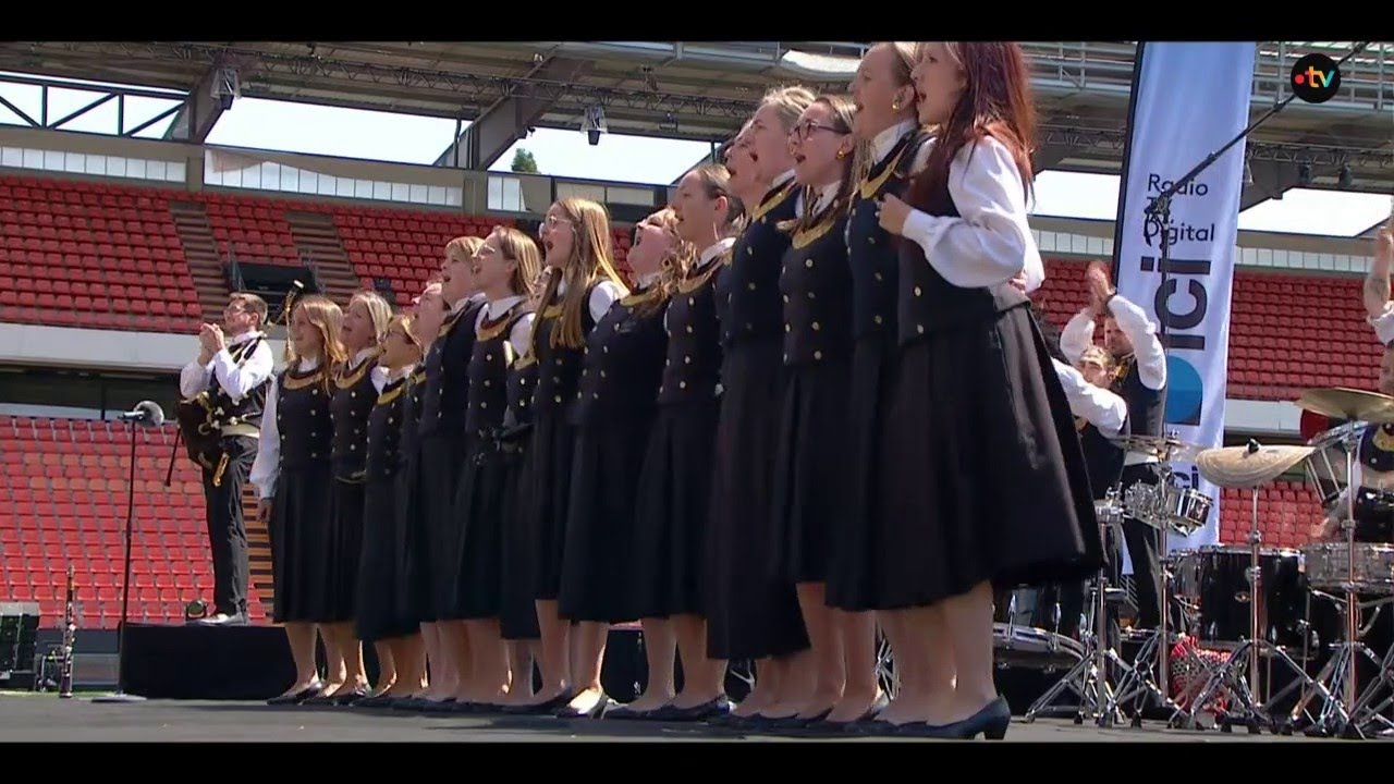 Bagad Ar Meilhoù Glaz (Quimper) - Grand Spectacle des bagadoù 2025