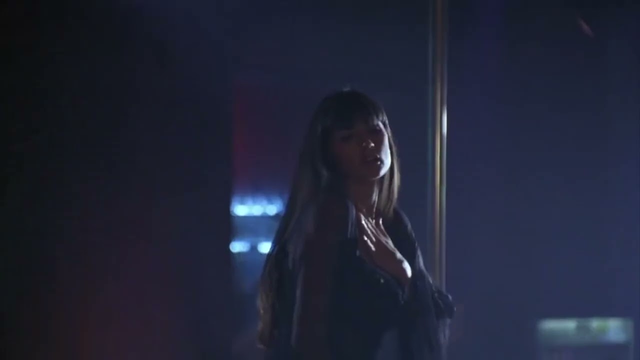 Demi Moore in Striptease- Dance 1
