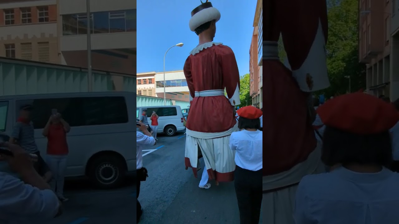 Gigantes de Pamplona - Iruñeko Erraldoiak. Pasacalles del asiático, Txantreako Gaiteroak: 8-7-2023