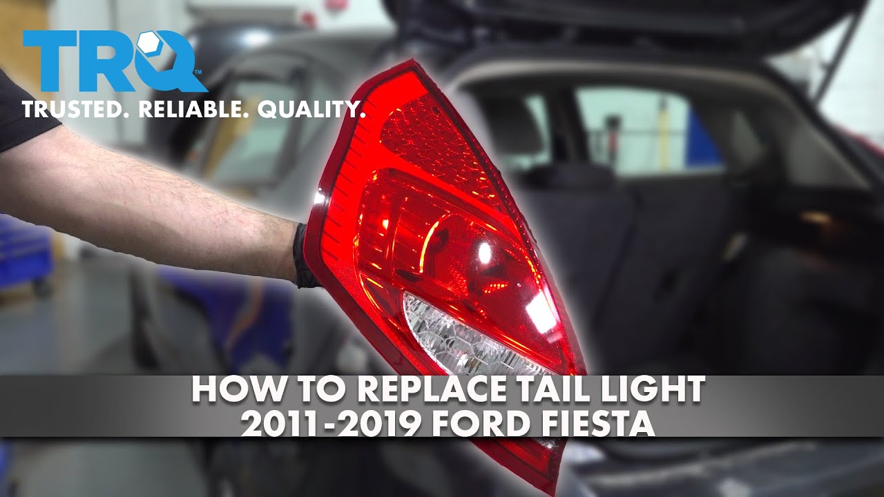 Как заменить задний фонарь на Ford Fiesta 2011-2019