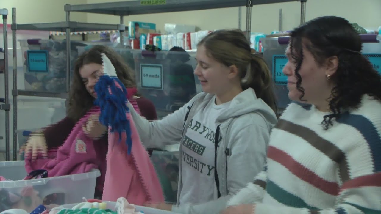 Dozens give winter clothing to keep children warm | 28/22 News