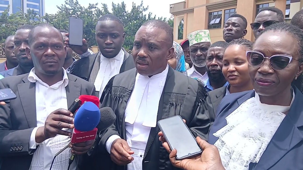 JUDGE EMMANUEL BAGUMA SAYS KIZZA BESIGYE CAN'T SPEAK IN COURT. BESIGYE LAWYERS CONDEMN BAGUMA 