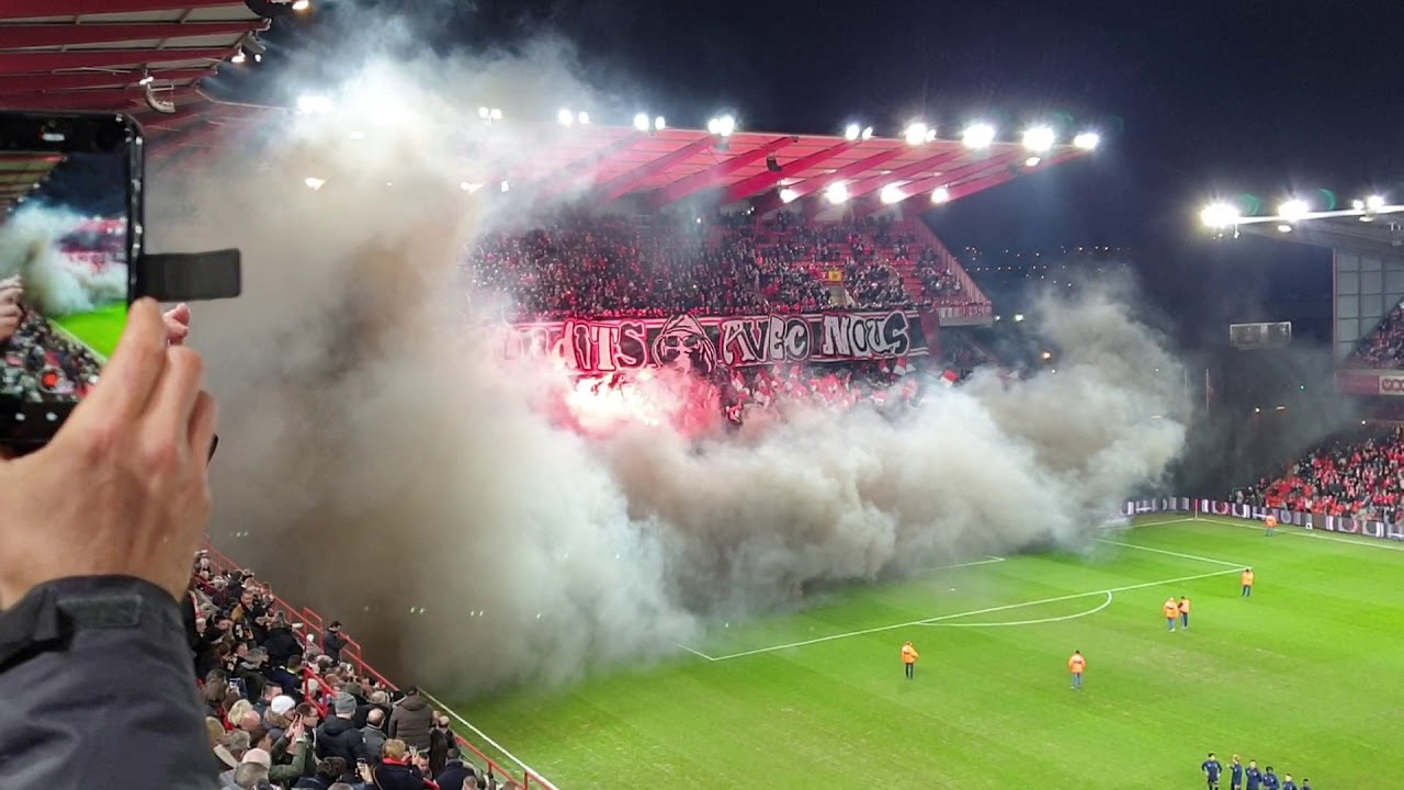 Standaard Luik - Stadion Sclessin - groundhopping - opkomst spelers