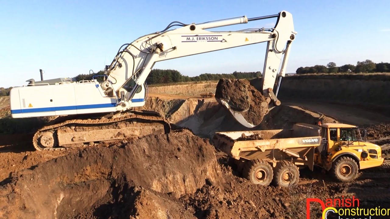 Liebherr R954C Loading Volvo Dumpers