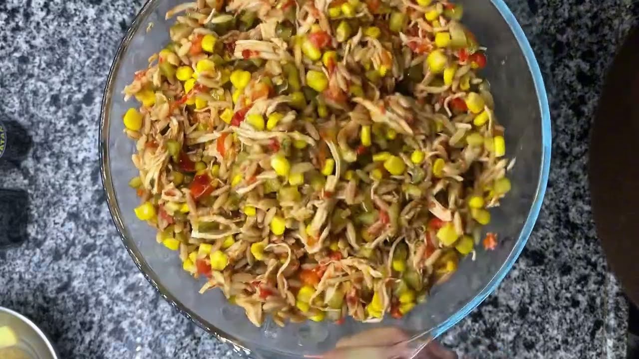 Gün Sofranızı Renklendirecek 🥣 | Tavuklu Şehriye Salatası 