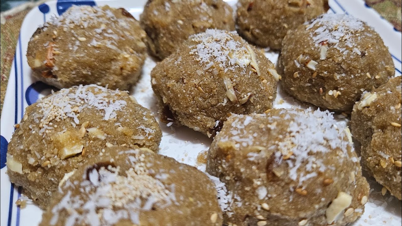हेल्थी भाखरी द्राय फ्रुट लड्डू / Healthy Bhakhri Dry fruit Laddu 