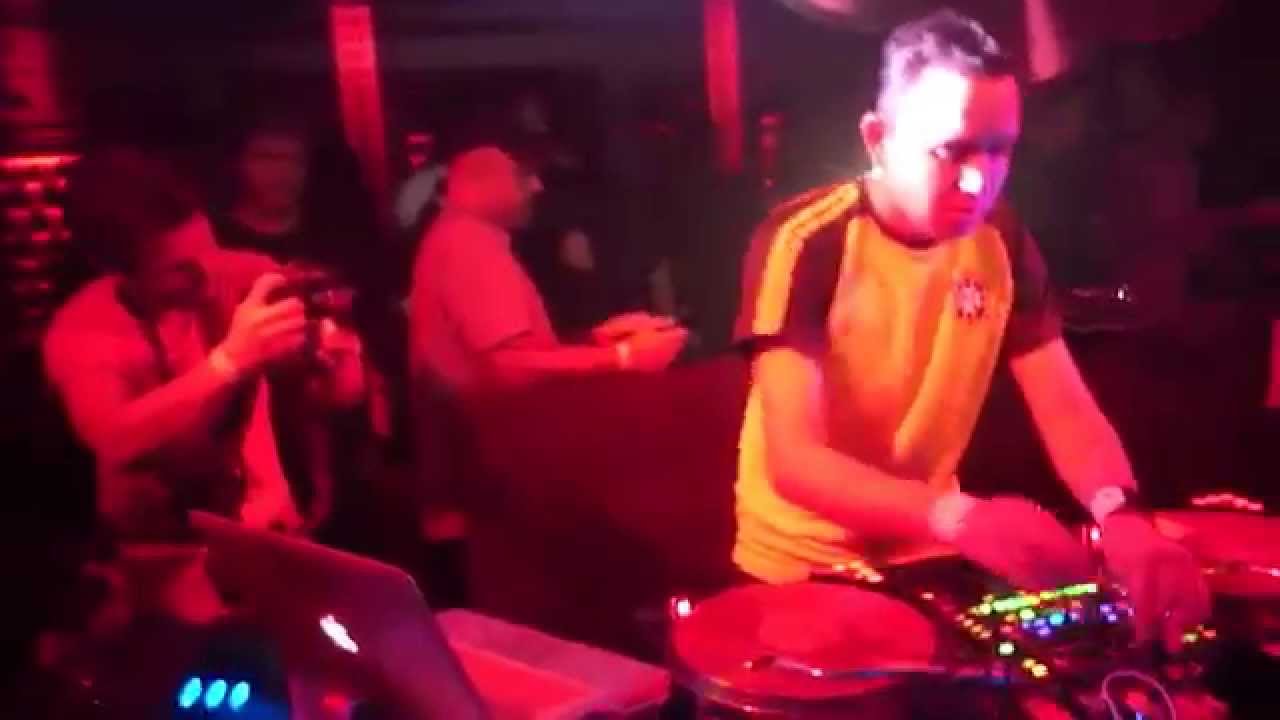 DJ Marquinhos Espinosa RedBull Thre3Style Final em Curitiba,Brasil 2013.