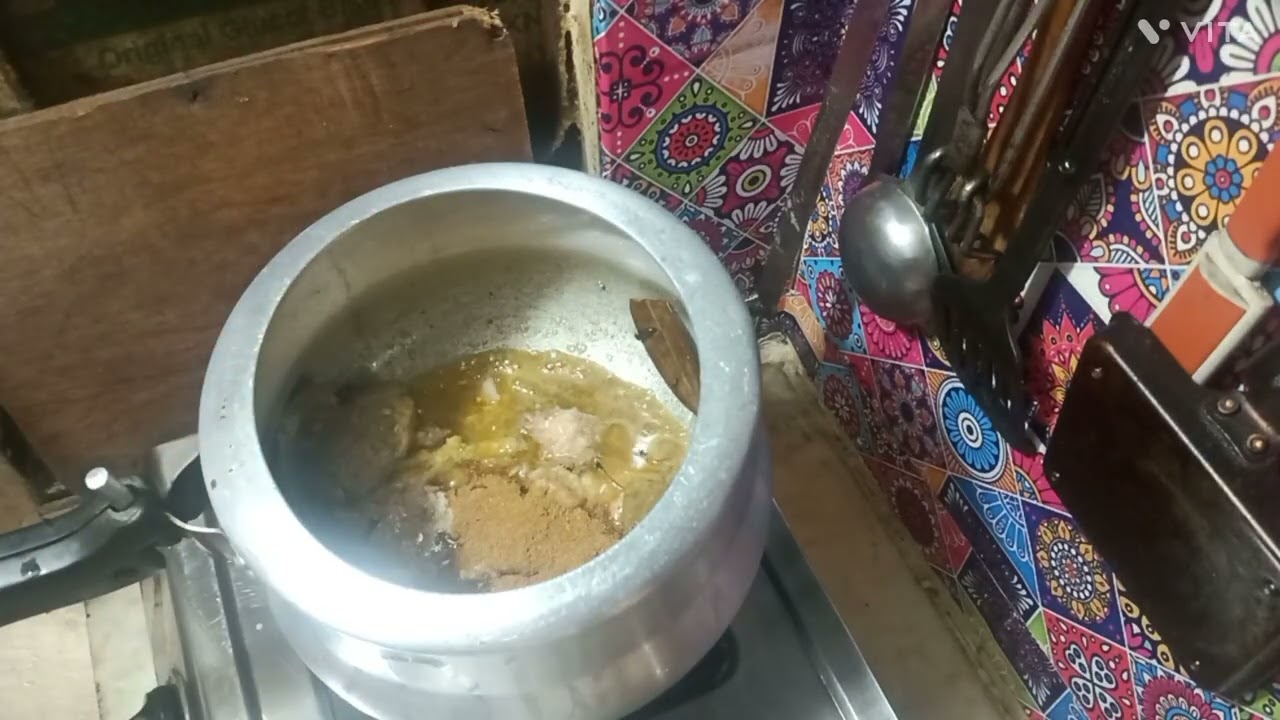 Jhatpat kukar mein banaen bade ke gosht ka degi korma#