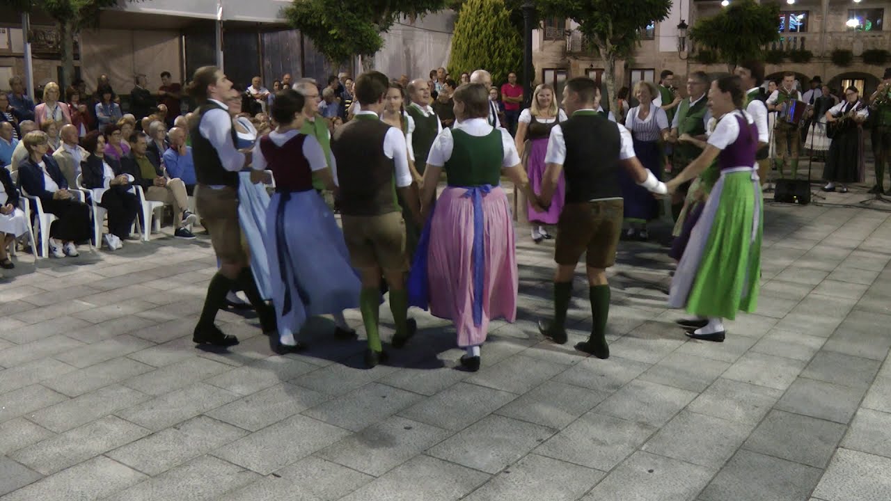 Austrian folk dance: Max Glaner Schuhplattler & Familie Sekstur