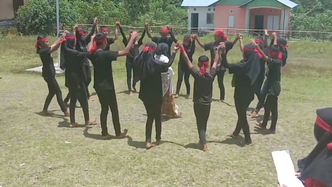 Tarian Maku-Maku Ujian Praktek Seni Budaya dari Siswa Siswi SMPN 7 Tehoru