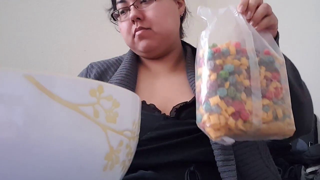 ASMR Eating Cereal w/Some Bowl Tapping & Lip Smacking