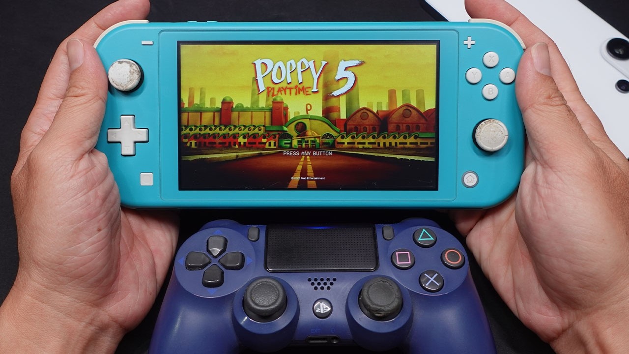 POPPY Playtime 5 on Nintendo Switch Lite with PS4 Controller