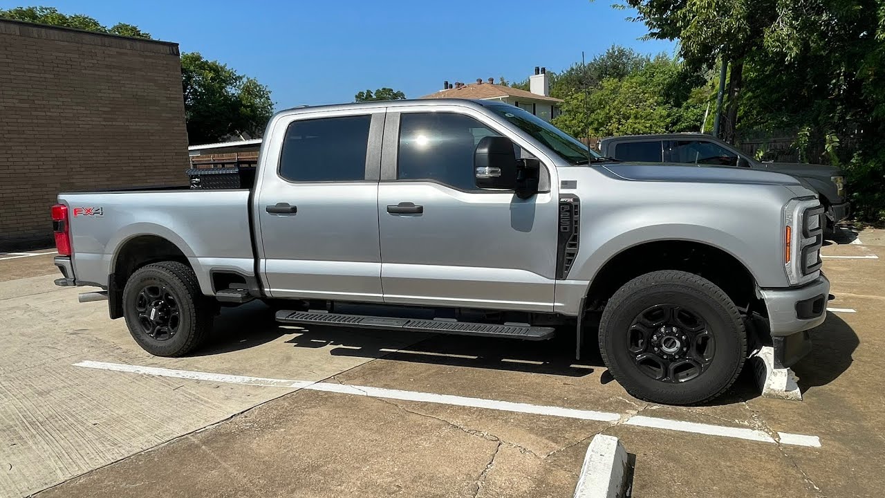 Pros and cons of parking and driving a ford f250 #fordtrucks #fordsuperduty #f250 #superduty 